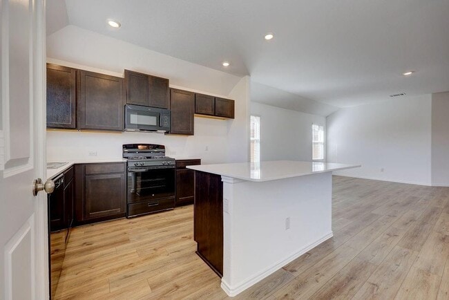 Building Photo - 618 Waterway Ave