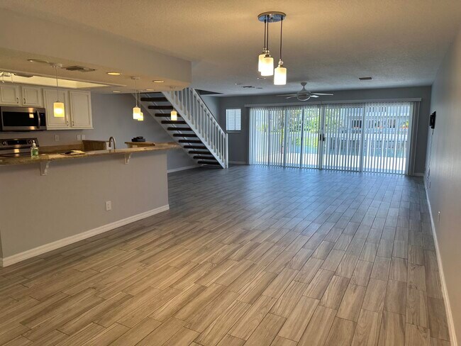Building Photo - 4949 N Hwy A1A