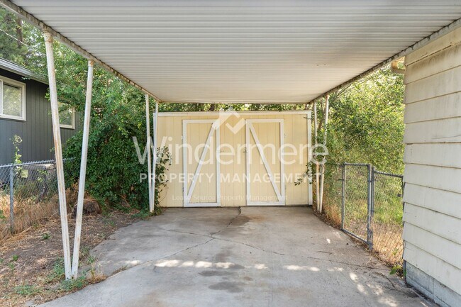 Building Photo - 822-824 N Wilbur Rd