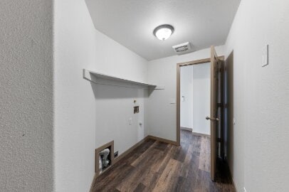 Building Photo - Spacious and Updated Pet Friendly Home