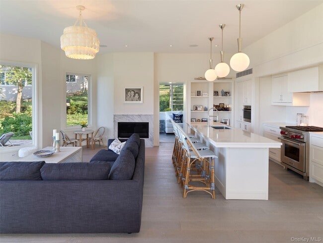 Building Photo - 2 Sun Ct