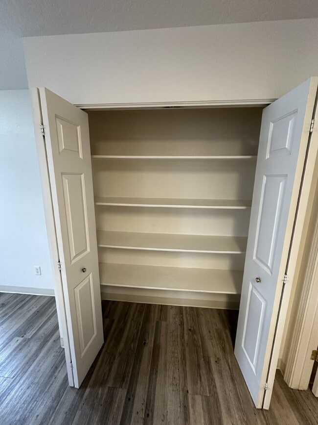 Building Photo - 112 Davis Ave