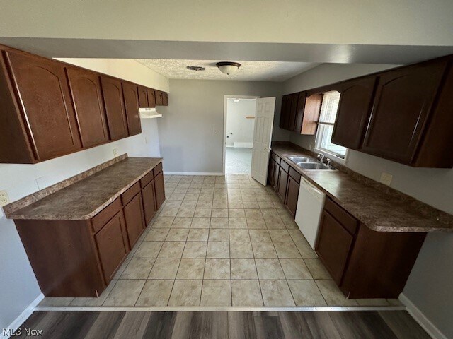 Building Photo - 7999 Dartmoor Rd