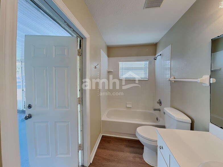 Building Photo - 10536 Juliano Dr