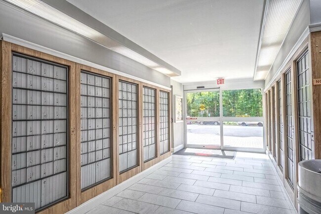 Building Photo - 2500 N Van Dorn St
