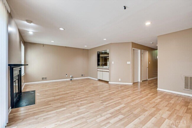 Building Photo - 3902 Springbrook Dr