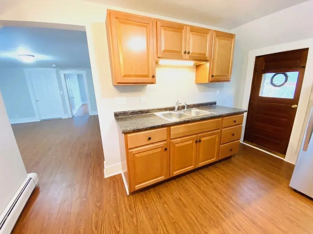 Building Photo - 197 Main St