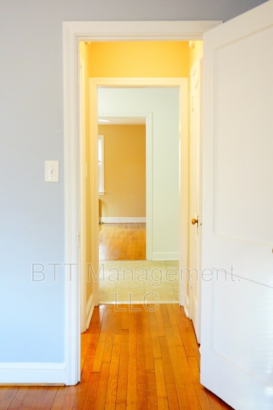 Building Photo - 812 Greenwood Cir