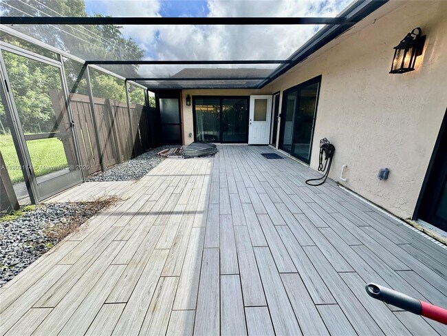 Building Photo - 6300 Royal Woods Dr