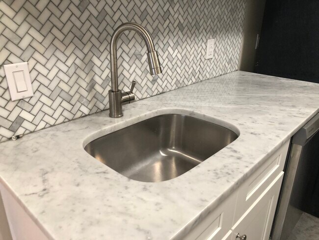 Building Photo - 147 Main St