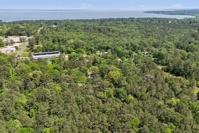 Building Photo - 10 Boat Launch Rd