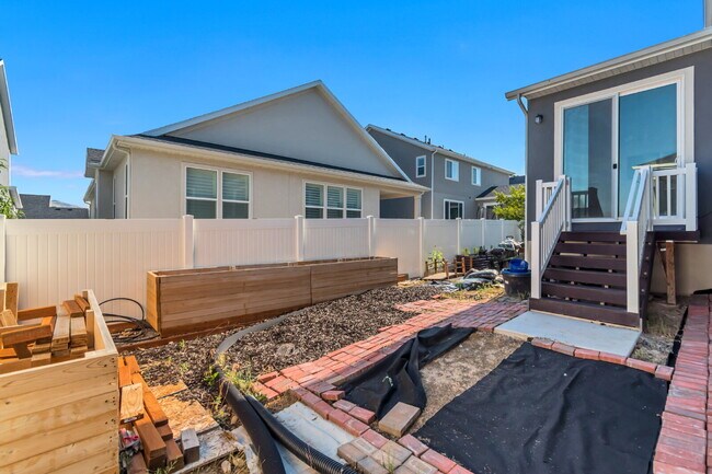 Building Photo - Upscale Home Available in Herriman