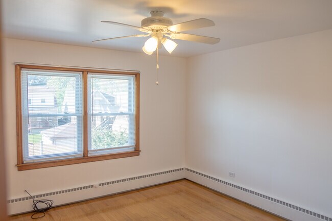 Building Photo - 5520 S Pulaski Rd