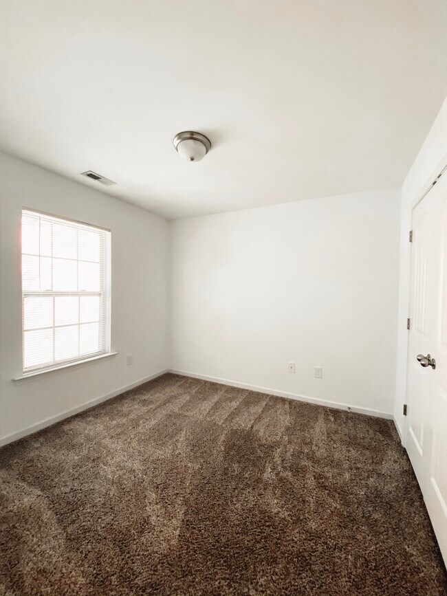 Building Photo - 133 Flatview Way