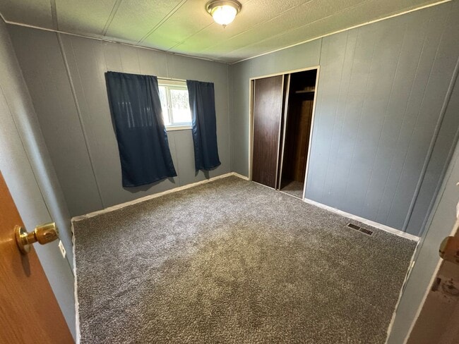 Building Photo - 2 bedroom 1 bath