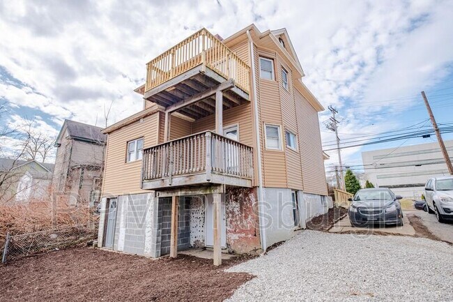 Building Photo - 1228 Washington Pike