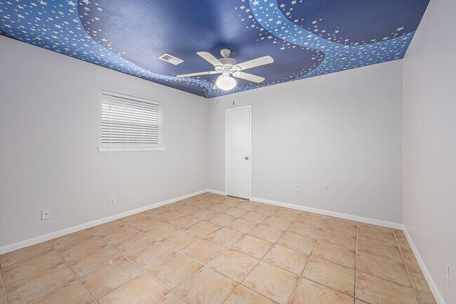 Building Photo - 5511 Loch Lomond Dr