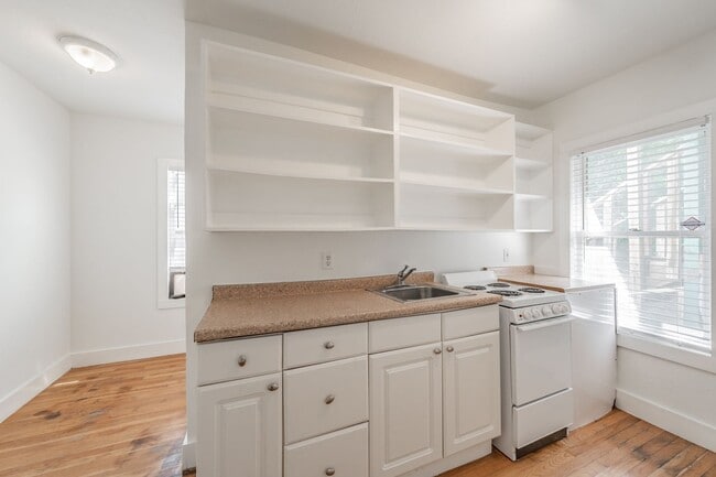 Building Photo - Efficiency apartment in the Historical Fairmount District!