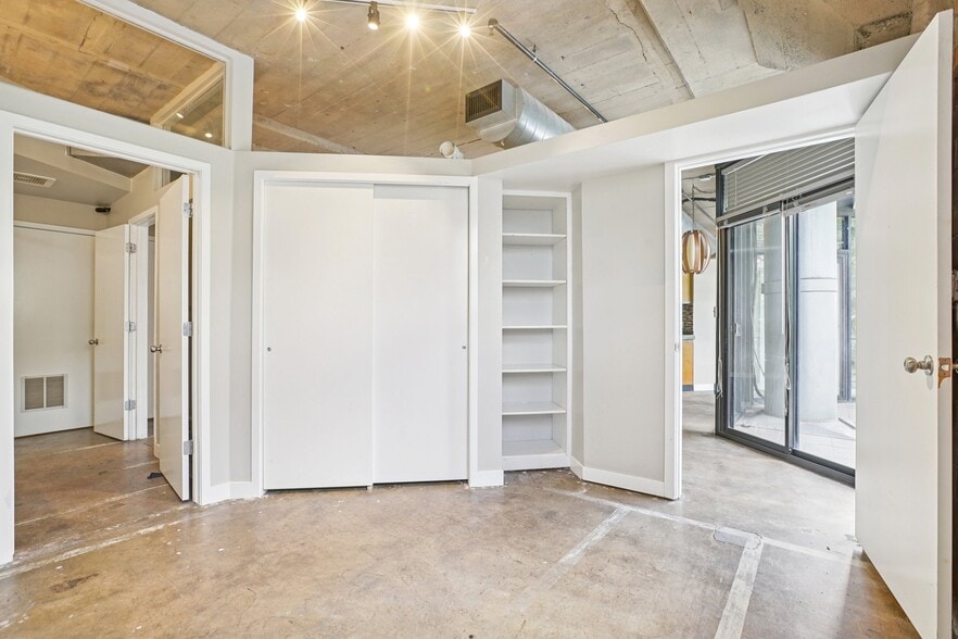 Building Photo - 380 W 200 S