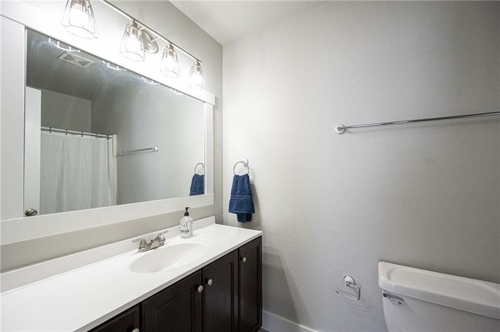 Building Photo - 2407 W Ash St