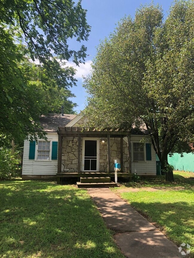 Building Photo - 2 Bed 1 Bath - Refrigerator Included - Urb...