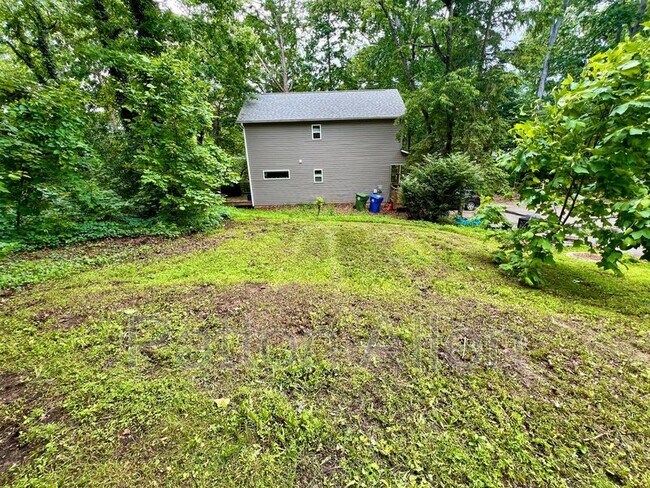 Building Photo - 29 Evergreen Ave