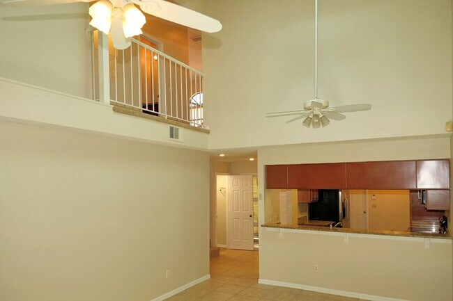 Building Photo - Dr. Phillips Townhome in Gated Community