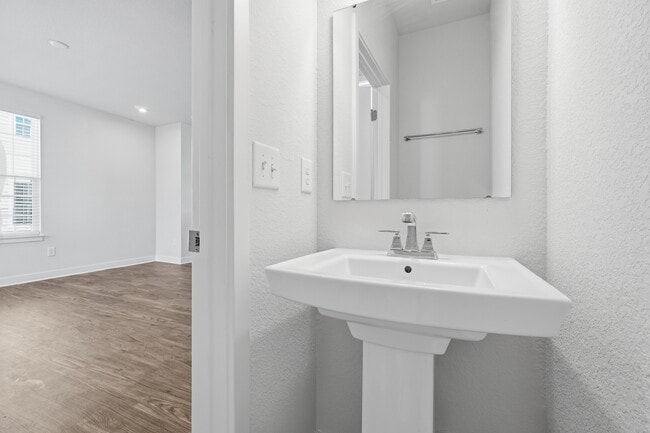 Building Photo - 266 Foxglove Dr