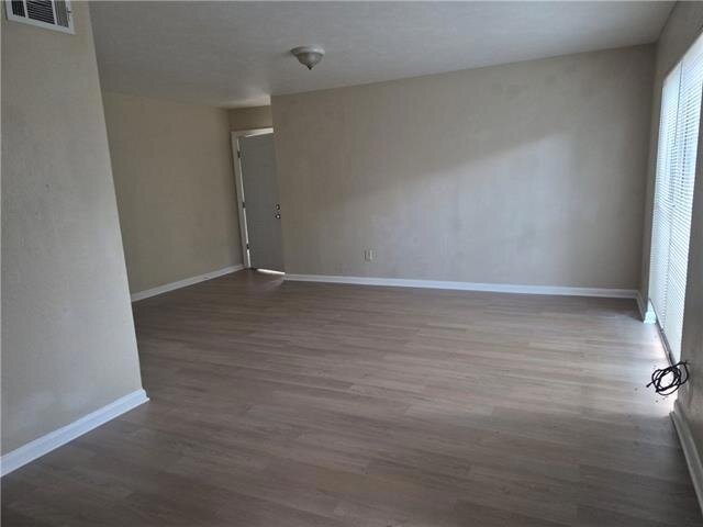 Building Photo - 924 E Monterey Ct