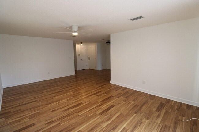 Building Photo - 206 Phoenetia Dr