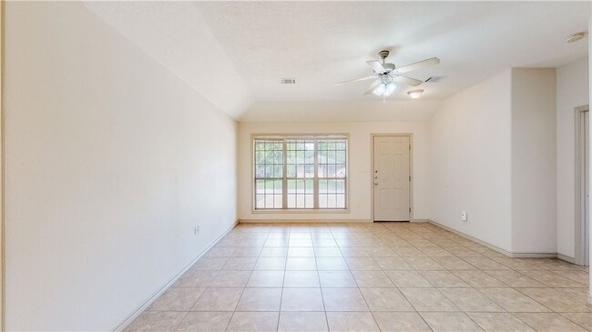 Building Photo - 115 Richards St