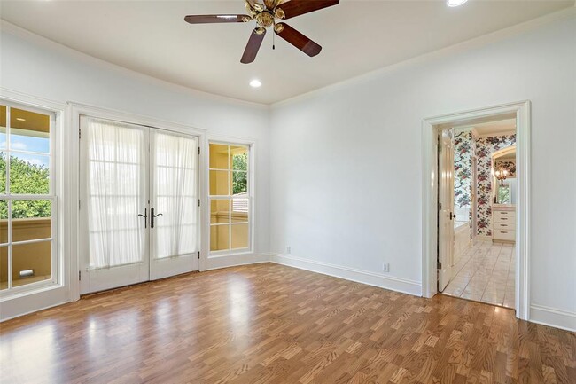 Building Photo - 602 Las Lomas Dr
