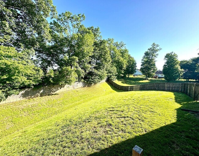 Building Photo - Spacious 3-Bedroom Home with Fenced Yard & Garage!