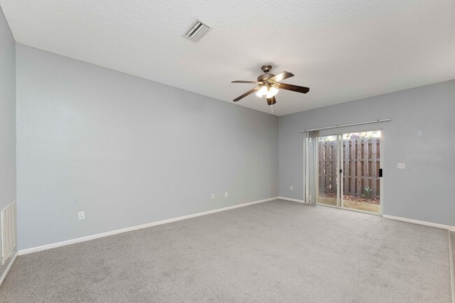 Building Photo - Charming 3BR Townhouse with Garage & Priva...