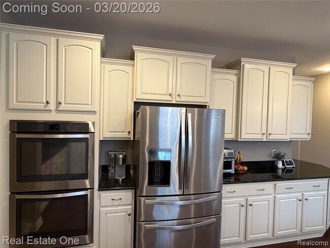 Building Photo - 58206 Sunflower Cir N