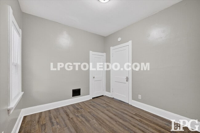 Building Photo - 128 Carbon St