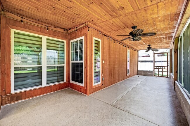 Building Photo - 19818 Packwood Dr