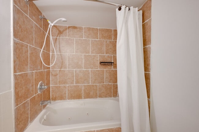 Building Photo - 1017 California Pl S