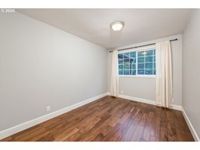 Building Photo - Stunning 5 bedroom home in desirable SW PDX now available for long term lease!