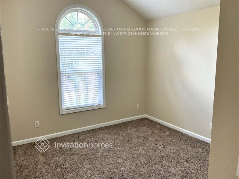 Building Photo - 303 Peachtree Cir