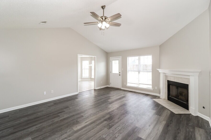 Building Photo - 5086 Jon Oak Dr