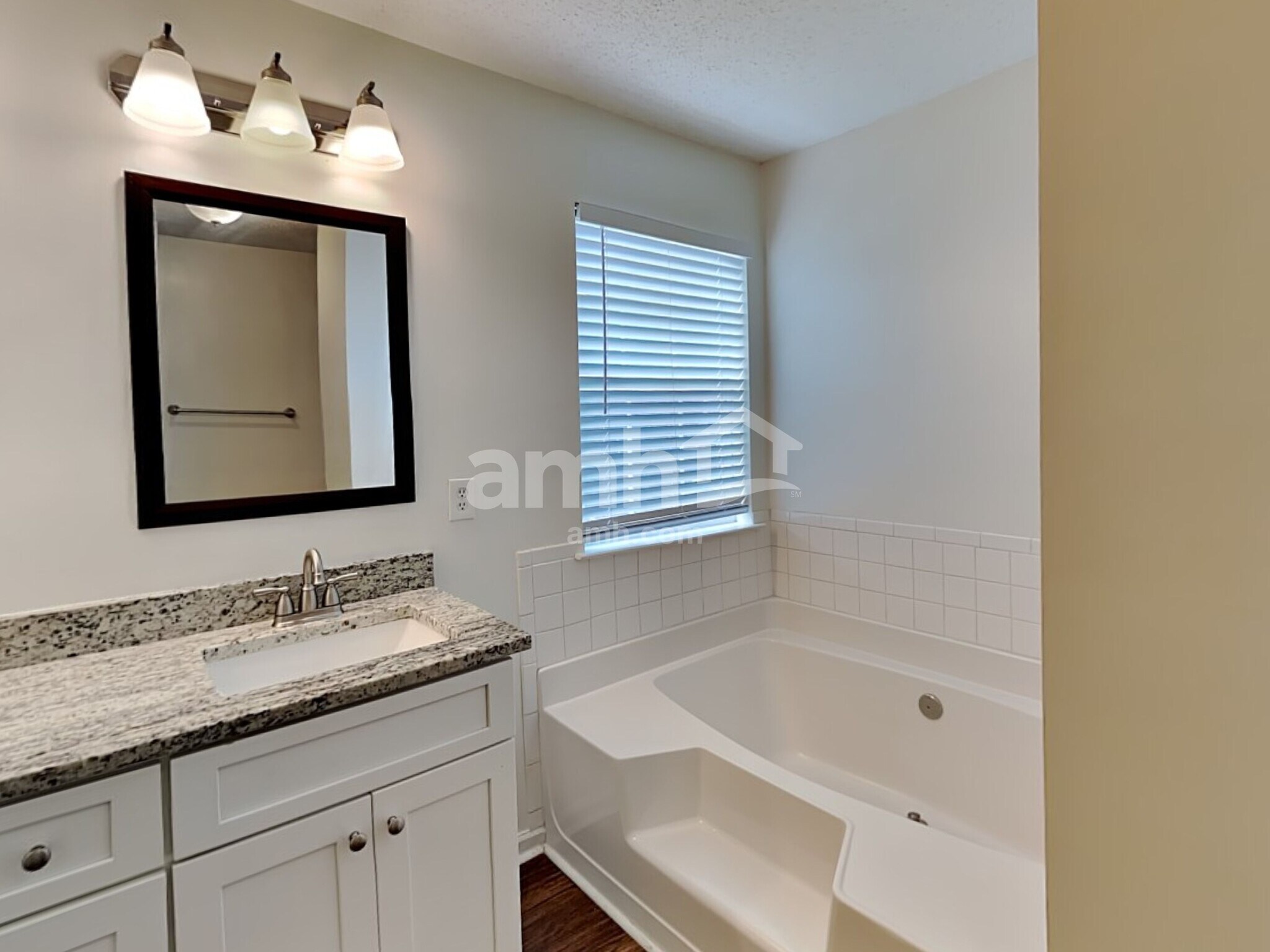 Building Photo - 375 Ermines Way