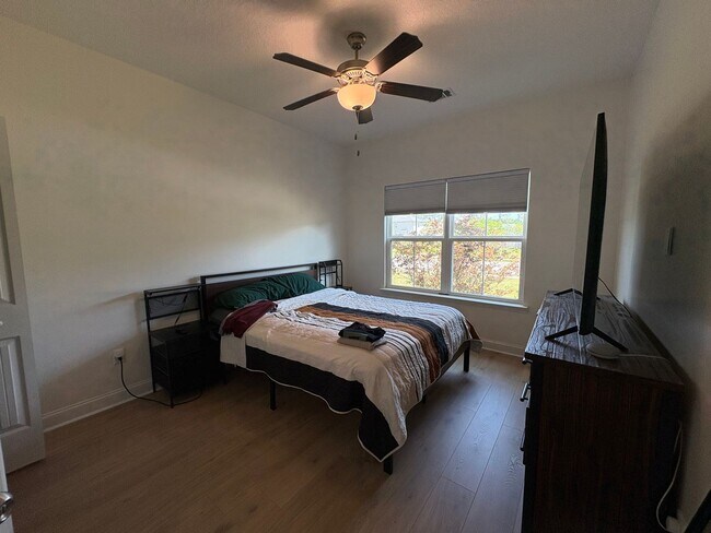 Building Photo - MOVE IN SPECIAL: $1000 OFF 1ST MONTH'S RENT!**