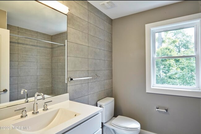 Building Photo - 28 Colfax St