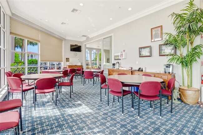 Building Photo - 5 High Point Cir W