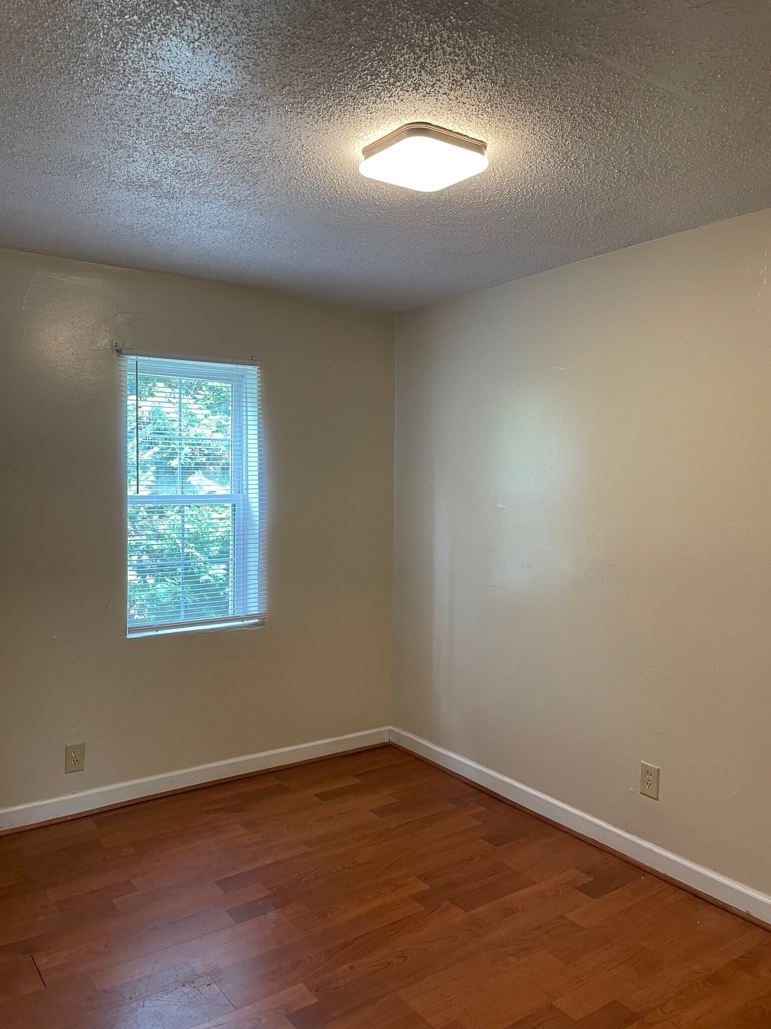 Building Photo - 2103 Burins Dr