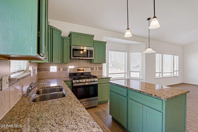 Building Photo - 14853 Tierra Escape Ave