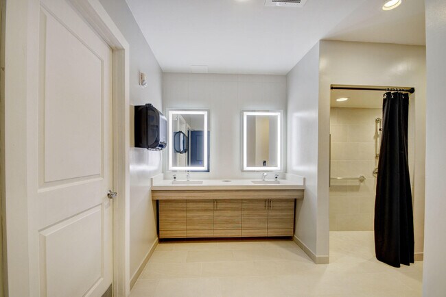 Building Photo - 700 E Boynton Beach Blvd