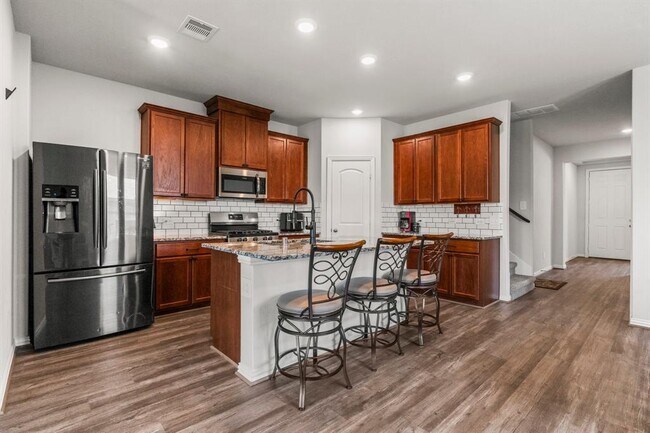 Building Photo - 819 Spruce Pine Dr