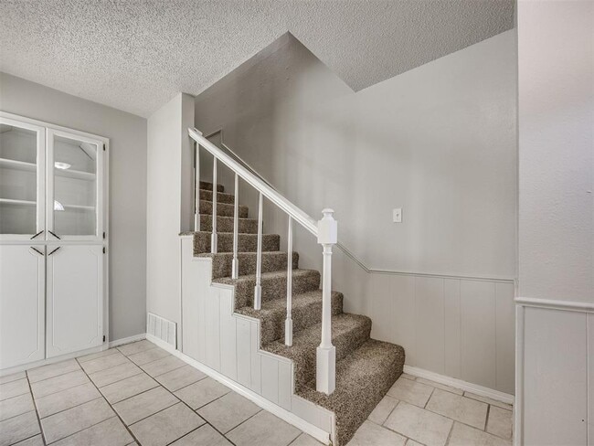 Building Photo - 1402 Bill Carrol Dr